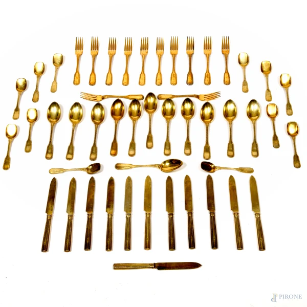 Servizio in argento vermeil, XIX secolo, peso complessivo gr 2200 al netto dei coltelli, composto da: