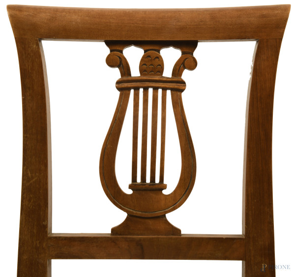 Lotto di sei sedie in stile Impero con schienale intagliato a lira e gambe a sciabola. XX secolo,...