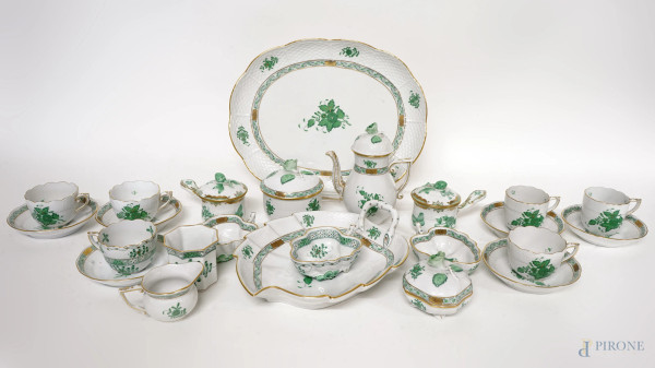 Set da tavola in porcellana bianca con decori nei toni del verde, Herend, XX secolo, (serie diverse)