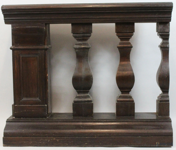 Balaustra in legno, con ringhiera a pilastri, cm. 79x94x25, (difetti)