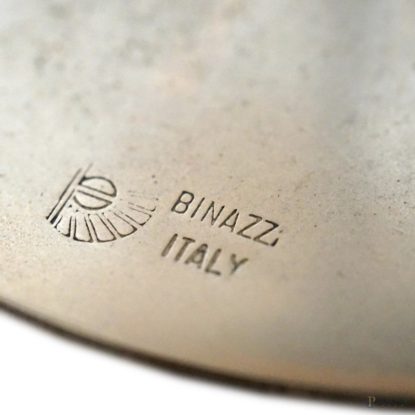 Lotto composto da due sculture in metallo argentato e conchiglia a foggia di volatili, Benazzi It...