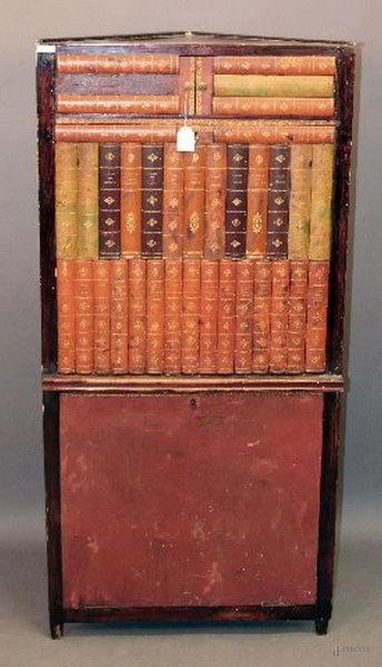 Angoliera in legno laccato con sportelli libri rivestiti in pelle, Francia XIX sec, h. 137x47 cm,
