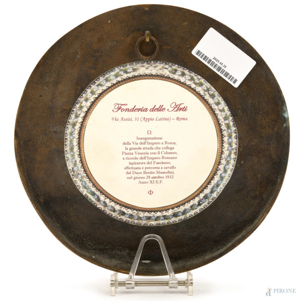 Placca decorativa in bronzo raffigurante i Fori, XX secolo, diametro cm 27,5