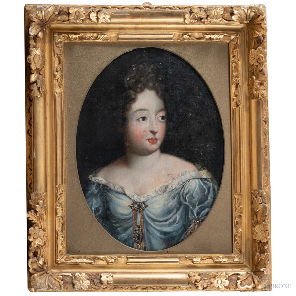 Ritratto di nobildonna, XIX secolo, olio su tela a serto ovale, cm 41x33, entro cornice, (segni di usura, abrasioni, cadute di colore)