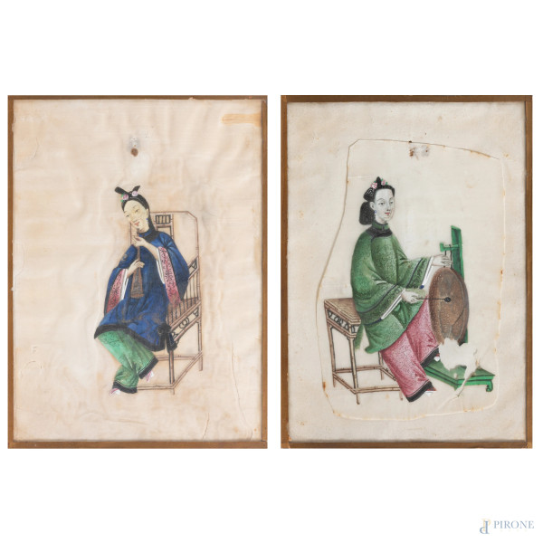 Coppia di disegni a tecnica mista su carta raffiguranti donne orientali, XX secolo, cm 25x18, entro cornice, (segni di usura, lacerazioni, mancanze, tracce di umidità, difetti)
