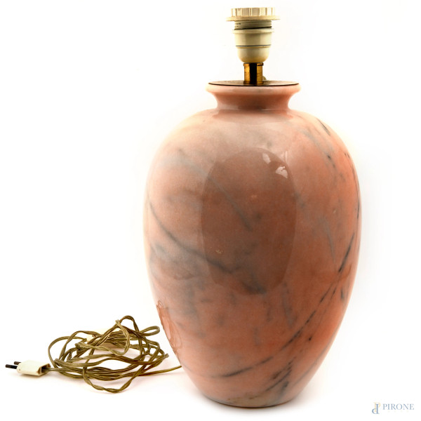 Lampada da tavolo in marmo rosa, XX secolo, altezza cm 43, (difetti)
