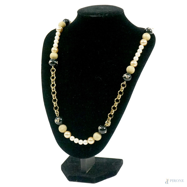 D&G, collana in finte perle e metallo dorato, (lievi difetti).