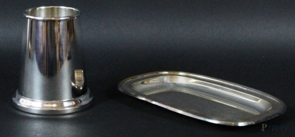 Lotto di un piccolo vassoio rettangolare ed un portapenne in argento, misure max cm 18x11, gr. 250