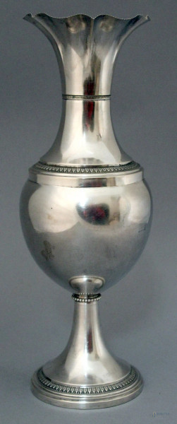 Vaso in argento h cm 33,5, gr 490.