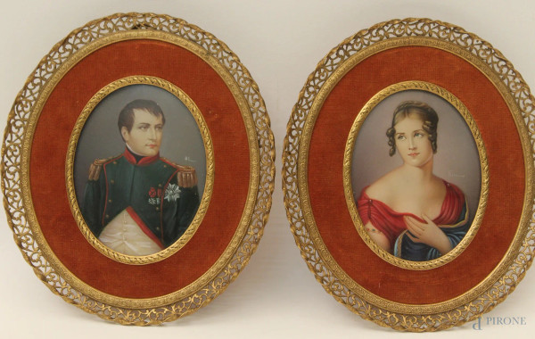 Coppia di miniature raffiguranti Napoleone e Paolina ad assetto ovale, dipinta su avoriolina con cornici in ottone, primi &#39;900, cm 15 x 14.