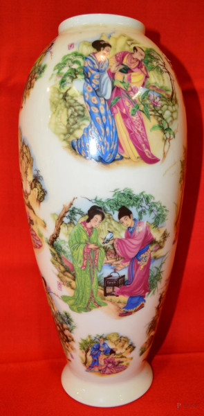 Vaso in porcellana a decoro di figure, arte orientale XX sec°, h cm 30.