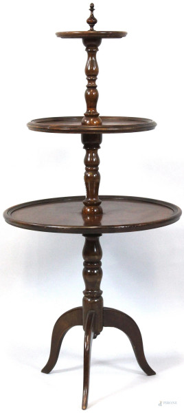 Tavolino in legno tinto a noce, a tre piani poggiante su tre gambe, primi &#39;900, altezza cm 91