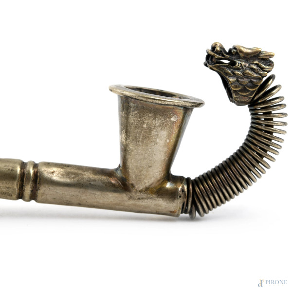 Lotto di sette pipe mediorientali in metallo, XX secolo, lunghezza massima cm 38, (segni di usura...