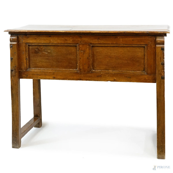 Madia rustica in noce con piano apribile, XIX secolo, cm h 93x125x52, (difetti, parti sostituite)