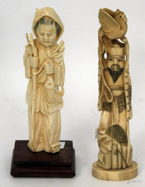 Lotto di due sculture in avorio intagliato