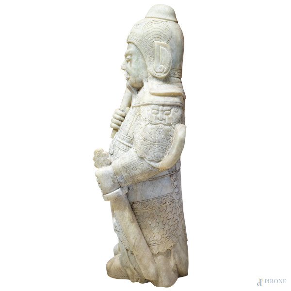 Guerriero, grande scultura in giadeite, arte orientale del XX secolo, cm h 99 circa, (difetti)