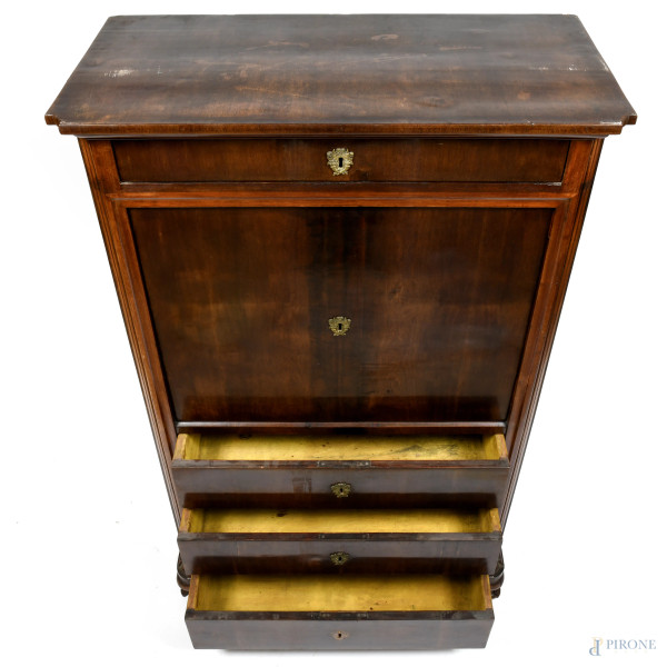 Secretaire impiallacciato in mogano, XX secolo, cm 150x91x45, (segni di usura, scalfiture, difett...