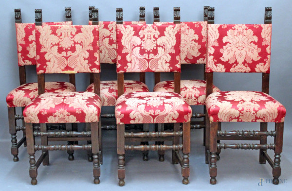 Lotto composto da sei sedie in noce rivestite in stoffa fiorata, stile Rinascimento, primi &#39;900.