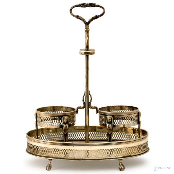Oliera da tavola in argento traforato e cesellato, con base poggiante su quattro piedini, XX secolo, cm 28,5x21,5x15, gr. 630