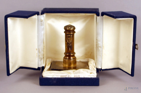 Il Nasone, miniatura in argento, altezza 9,5 cm.