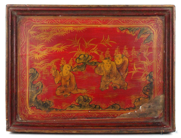 Vassoio in legno laccato, con decoro raffigurante tre saggi entro paesaggio, cm. 5x45x35, Cina XX secolo, (difetti)