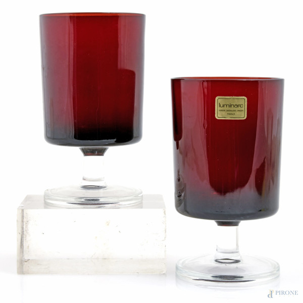 Lotto di 24 bicchieri Luminary nei toni del rosso, XX secolo, cm 11,5x7, (difetti)