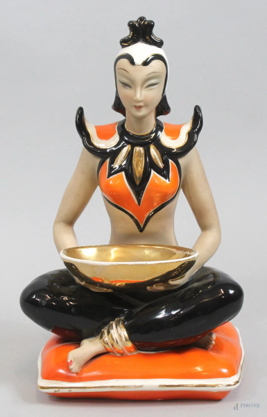 Figura orientale, scultura in ceramica policroma, altezza 31 cm, (una sbeccatura sul dito.)