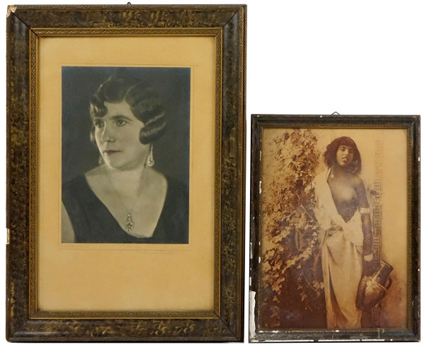 Lotto di due fotografie d'epoca raffiguranti donna con gioielli e modella etiope, misure max cm 38x29, recanti rispettivamente firma e timbro Lehnert&Landrock, inizi XX secolo, entro cornici.