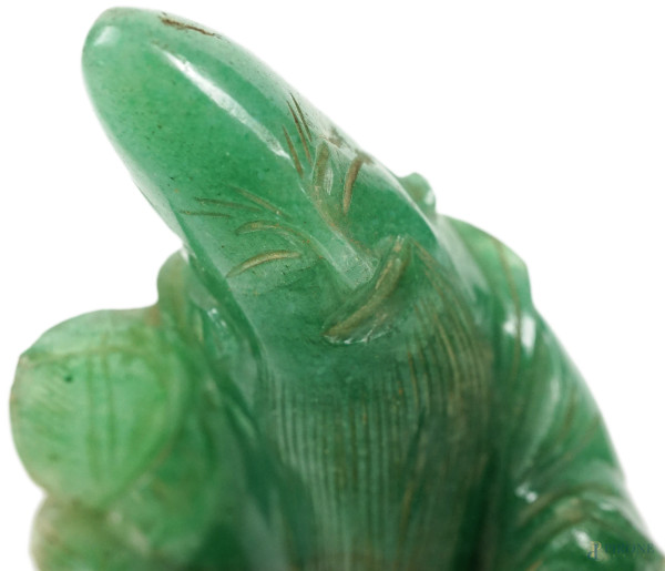 Scultura in giada raffigurante un monaco, Cina, XX secolo, altezza cm 8,5 (difetti)