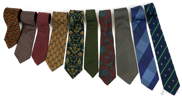 Lotto di dieci cravatte da uomo a varie fantasie e firme, (segni di utilizzo).