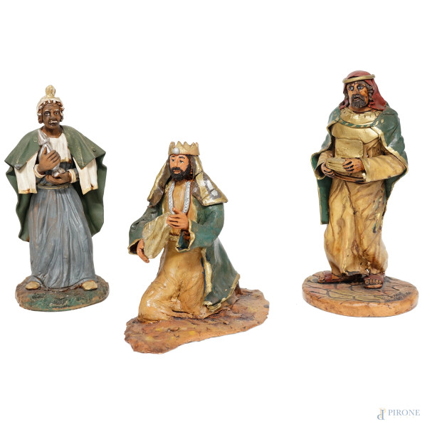 Lotto composto da tre sculture in terracotta policroma rappresentanti i Re Magi, Caltagirone, XX secolo, altezza max 24,5