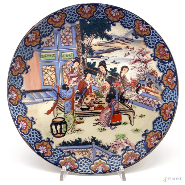 Piatto in porcellana giapponese della provincia di Satsuma dei primi del Novecento, periodo Meiji Jidai/Showa, diametro cm 26