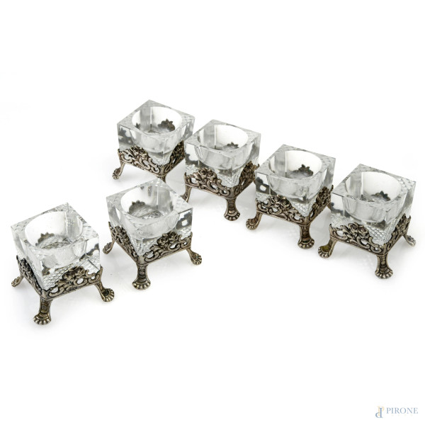 Lotto di sei salierine in vetro e argento, XIX-XX secolo, cm 4x3,5x3,5,  peso complessivo argento gr 100