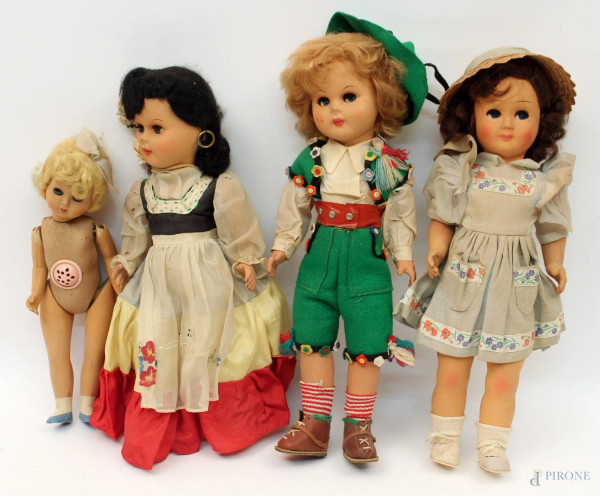 Lotto composto da quattro bambole in materiali diversi, H massima 37 cm.