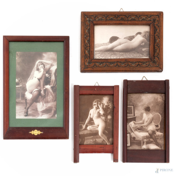 Lotto di quattro cartoline entro cornice raffiguranti nudi femminili, XX secolo, misure massime comprensive di cornice cm 23,5x14, (segni di usura, difetti)