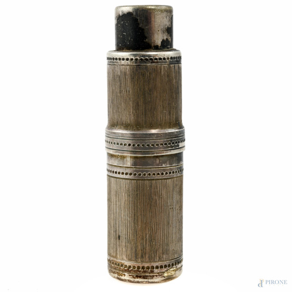 Dispenser portaprofumo rivestito in lamina d'argento 800/000, peso lordo gr 45, altezza cm 8, (segni di usura, difetti)