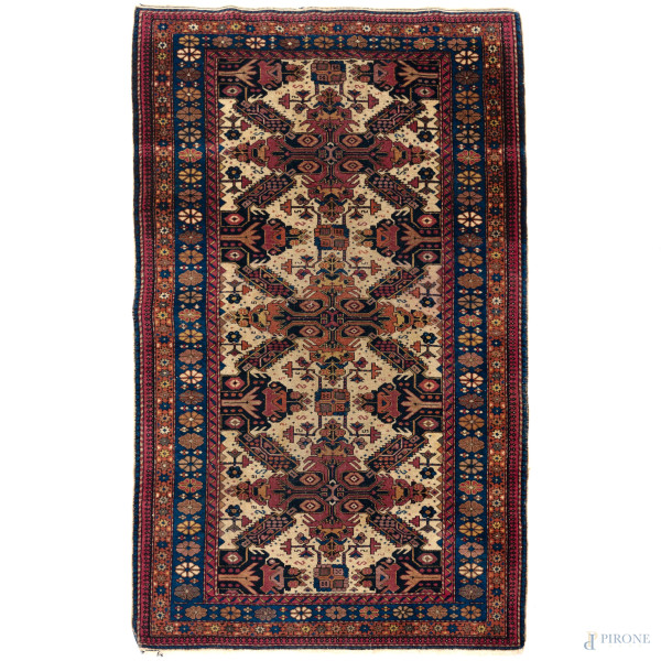 Tappeto persiano, XX secolo, cm 173x105, (usura del tempo, lievi difetti)