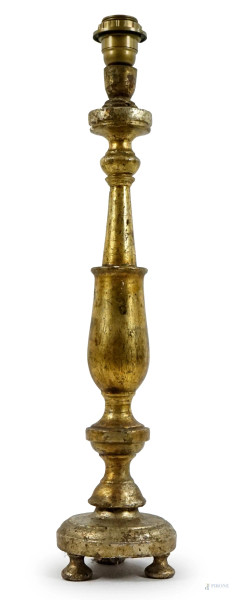 Antico torciere in legno intagliato e dorato, cm h 59, (difetti).