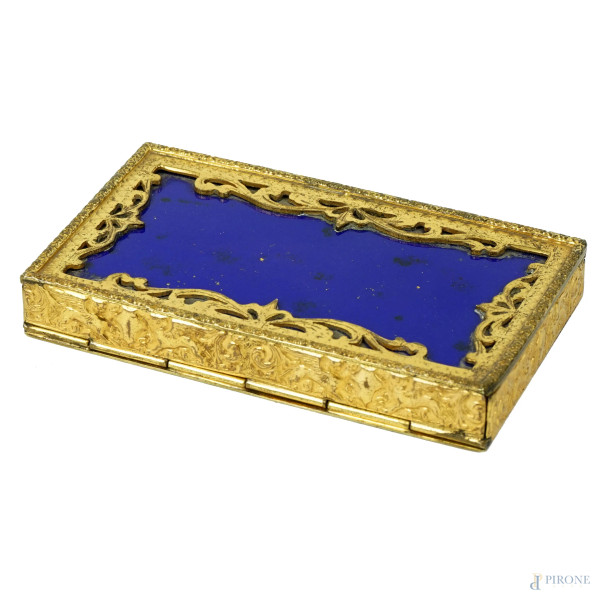 Portacipria in metallo dorato e cesellato con coperchio in smalto blu, cm 5,5,x9,5, XX secolo, (segni del tempo).
