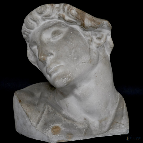 Scultura rilievo in gesso copia dello Schiavo Ribelle di Michelangelo Buonarroti, cm 40x34,5x16,5, XX secolo, al retro iscrizione incisa, (difetti)