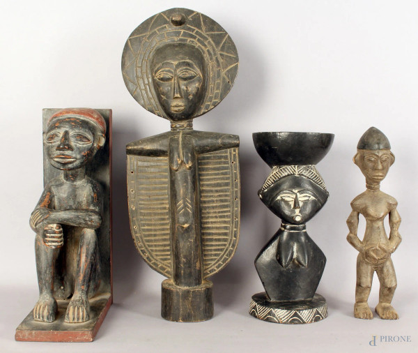 Lotto composto da tre sculture ed una maschera in legno, arte africana, misura max 38 cm.