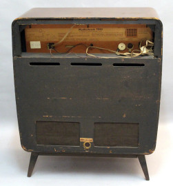 Mobile radio giradischi Grundig, cm 84x70x36, anni '50, ( da  revisionare). - Asta Antiquariato e Arte Moderna - Aste Pirone