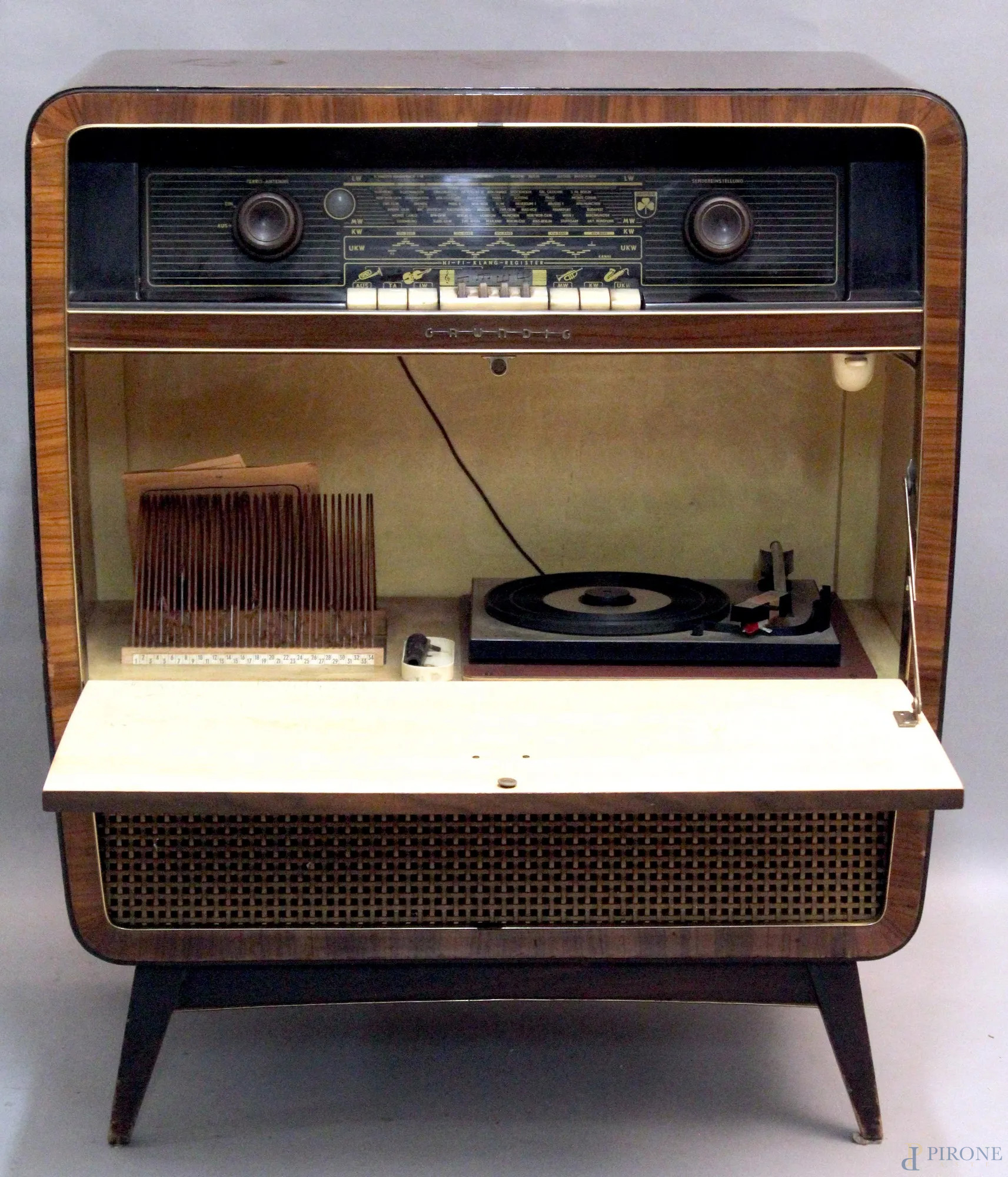 Radio mobile Giradischi Grundig, anni '60