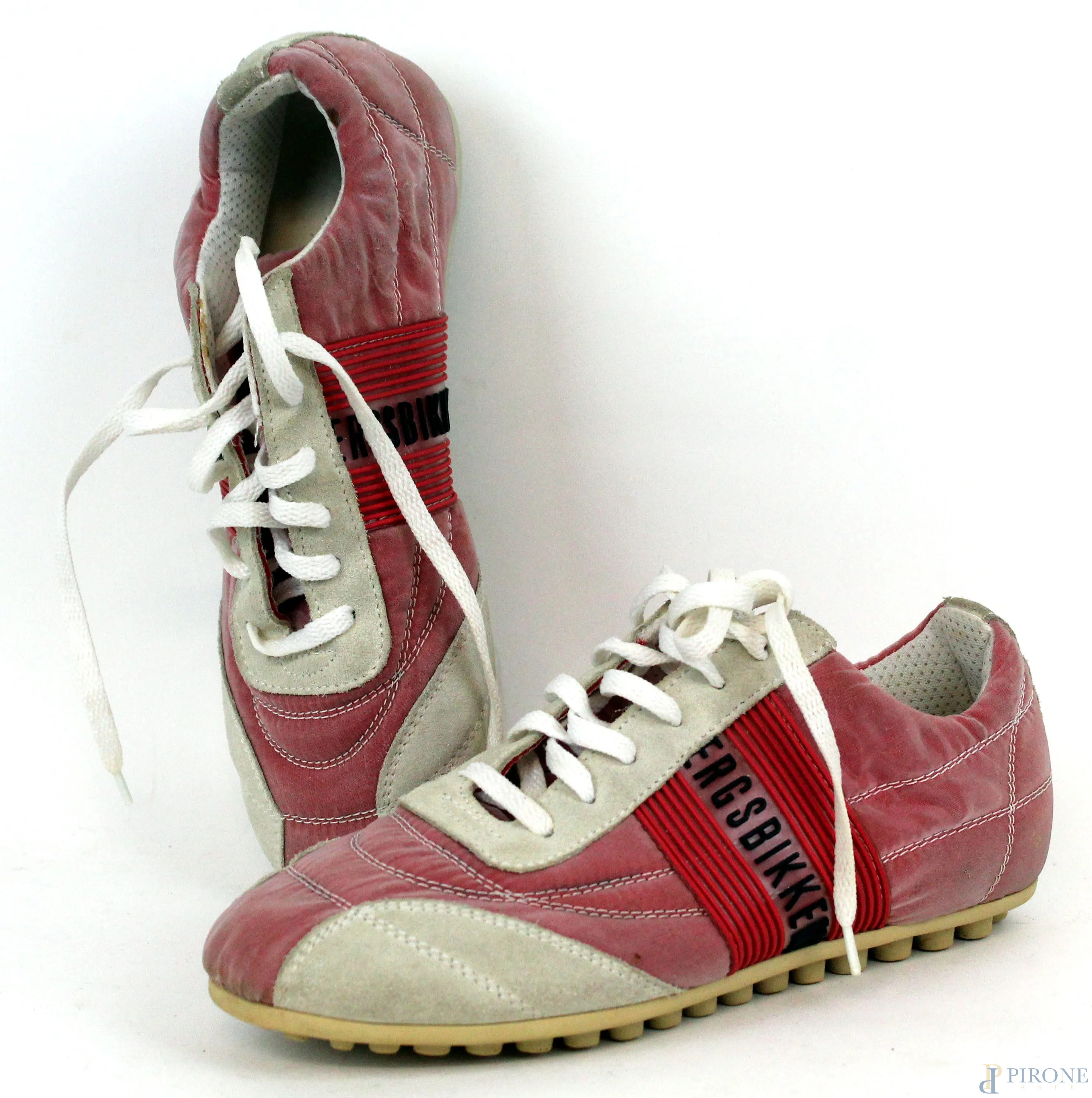 Bikkembergs paio di sneakers da donna beige e rosse. Asta