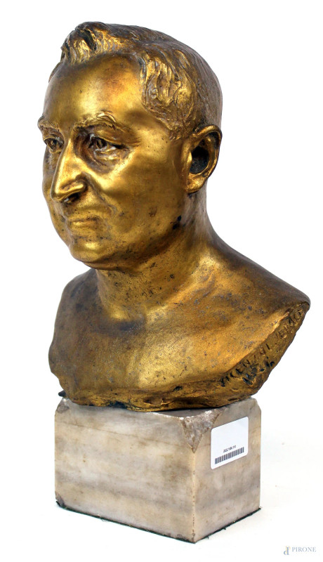 Busto d'uomo, scultura in ottone, cm h 30,5, firmato, base in marmo ( altezza base cm 9,5),  (difetti).  - Asta ANTIQUARIATO E ARTE MODERNA - Aste Pirone