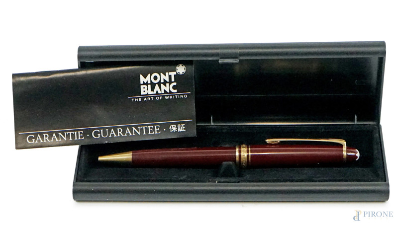 Montblanc, penna a sfera bordeaux, lunghezza cm 14,5, entro custodia originale.  - Asta ASTA DI ARTE MODERNA, CONTEMPORANEA E VINTAGE - Aste Pirone