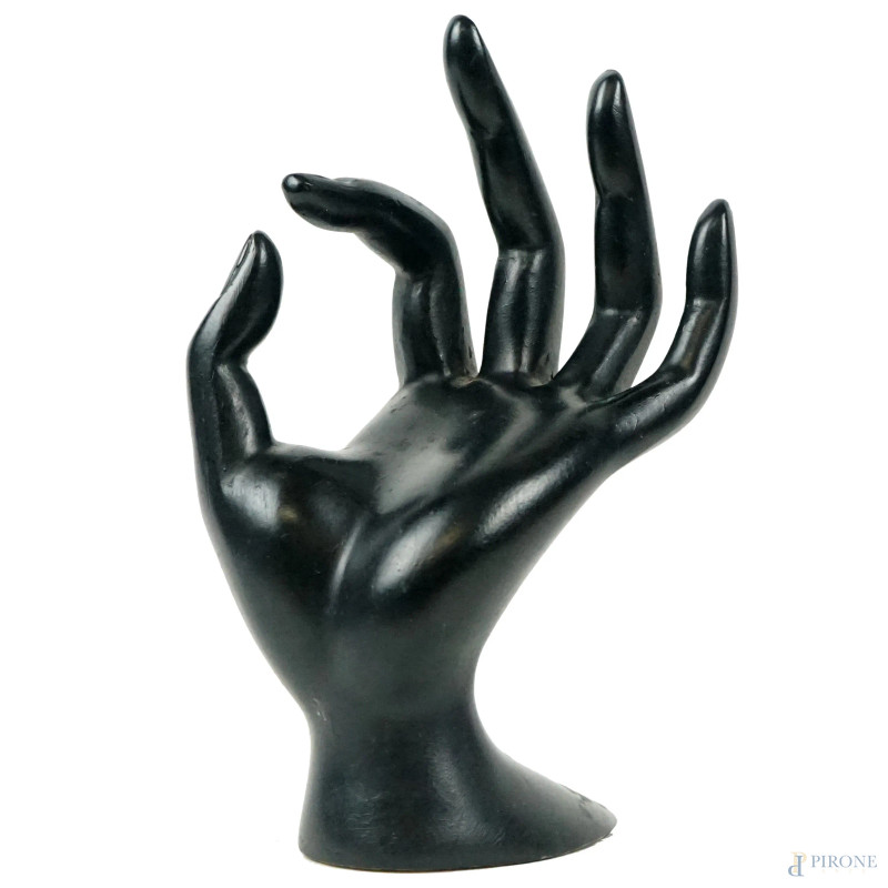 Espositore per gioielli a forma di mano, resina nera, cm h 18.  - Asta ASTA DI ARTE MODERNA, CONTEMPORANEA E VINTAGE - Aste Pirone