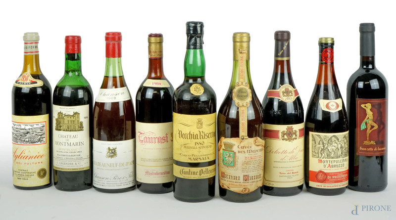 Selezione di 9 bottiglie di vino bianco e rosso ed 1 bottiglia di Whisky, (difetti)  - Asta II TORNATA DI ASTA DI ARTE MODERNA E ANTIQUARIATO - Aste Pirone