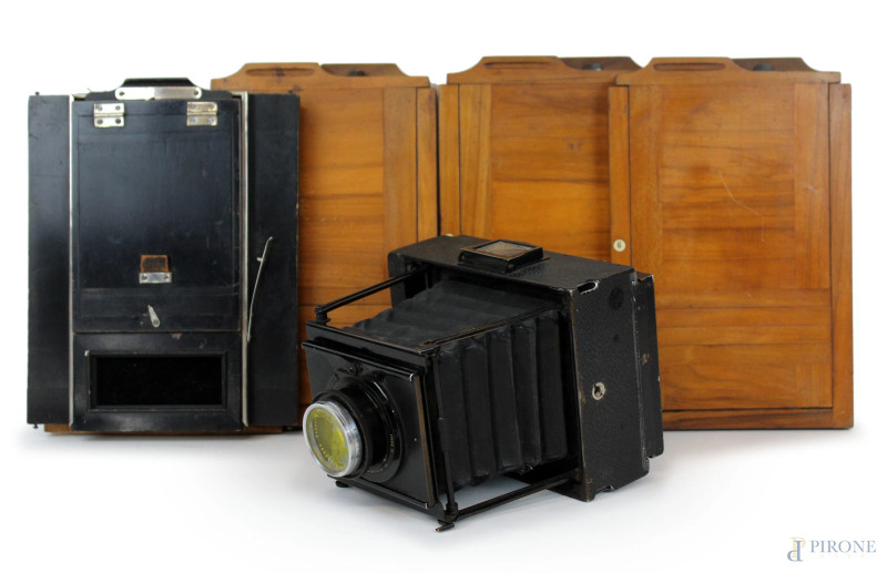 Carl Zeiss, antica macchina fotografica, cm 17x13x8, (difetti, mancanze e meccanismo da revisionare).  - Asta ASTA DI ARTE MODERNA E ANTIQUARIATO - Aste Pirone