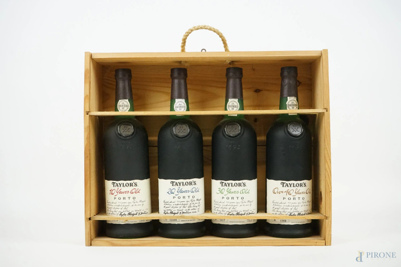 Um século de Porto Taylor's, cassa contenente quattro bottiglie da 75 cl.  - Asta ASTA DI ARTE MODERNA, CONTEMPORANEA E VINTAGE - Aste Pirone